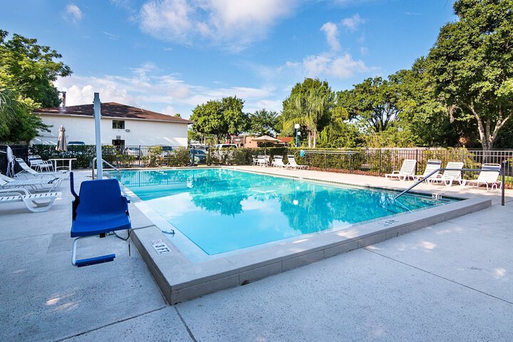 Pool Hotel