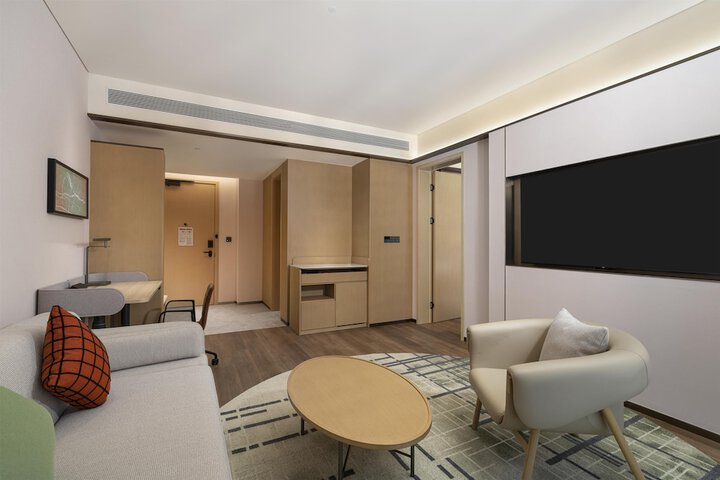 Room 25 of 38