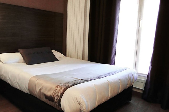 Room 5 of 76
