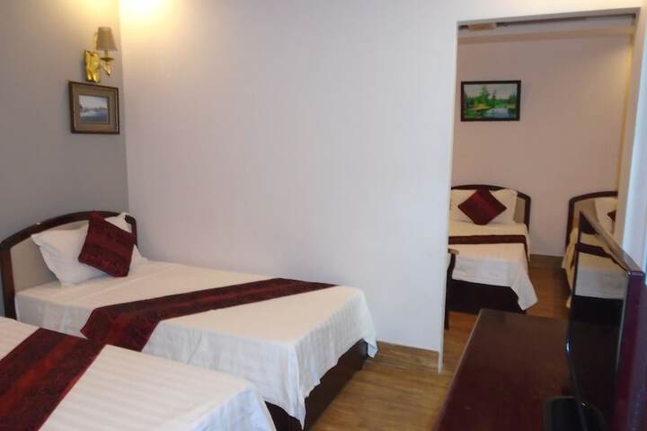 Room 12 of 25