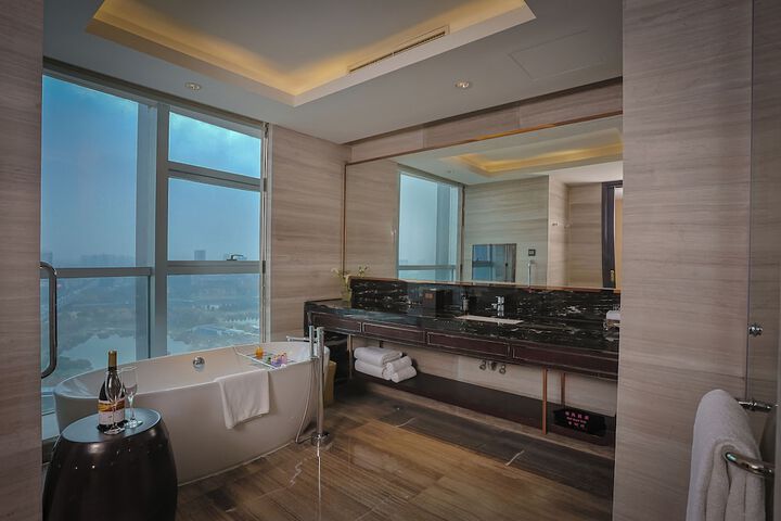 Room 27 of 43
