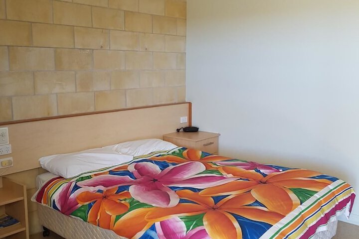 Room 4 of 16
