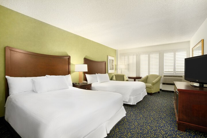 Room 4 of 25