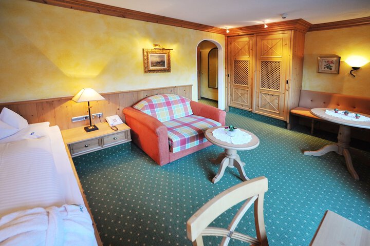Room 6 of 43