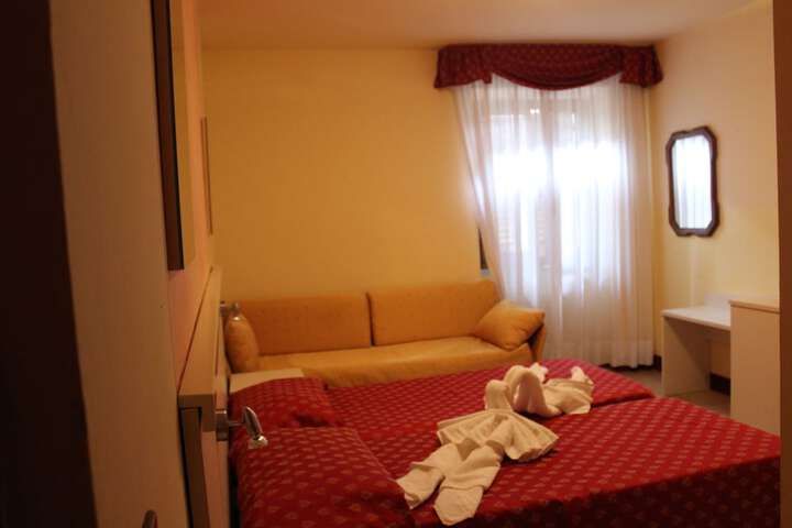 Room 2 of 34