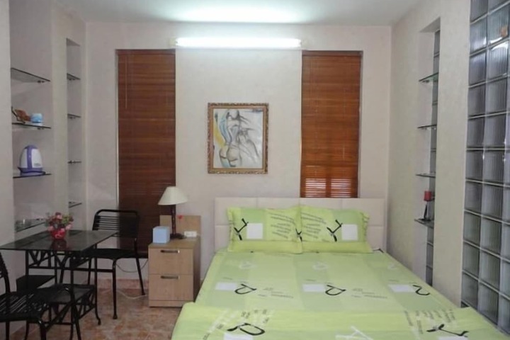 Room 10 of 13