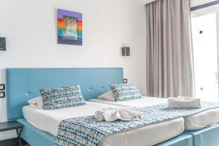 Room 3 of 25