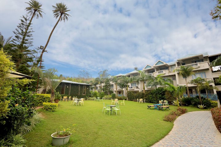 Hotel Exterior 65 of 74