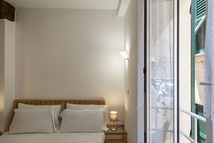 Room 2 of 21