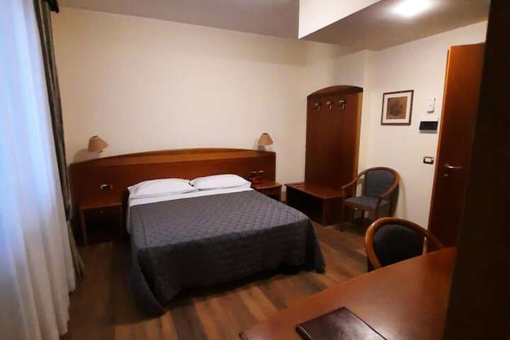Room 9 of 24