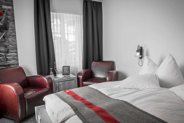 Room 5 of 113