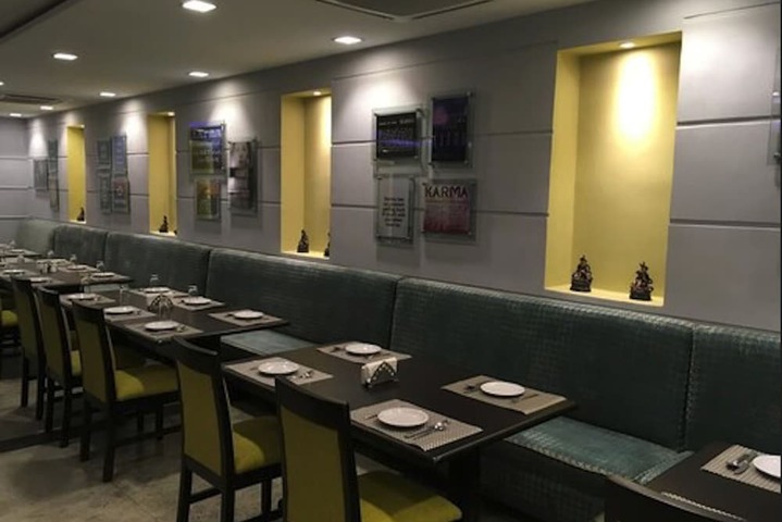Dining 37 of 43