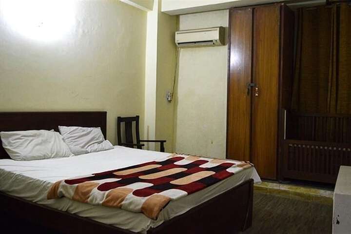 Room 5 of 7