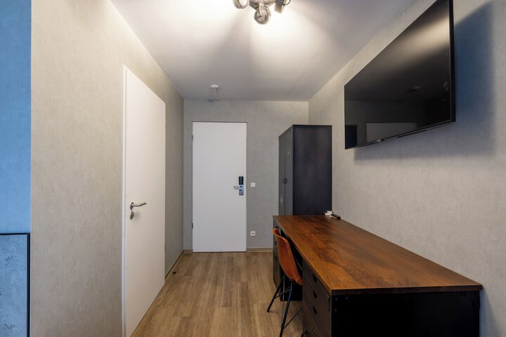 Room 11 of 42