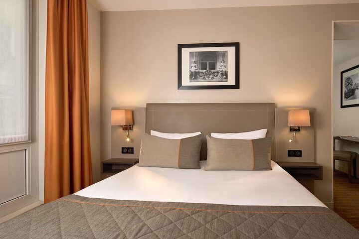 Room 25 of 40