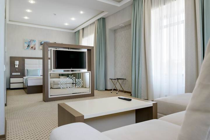 Room 13 of 32