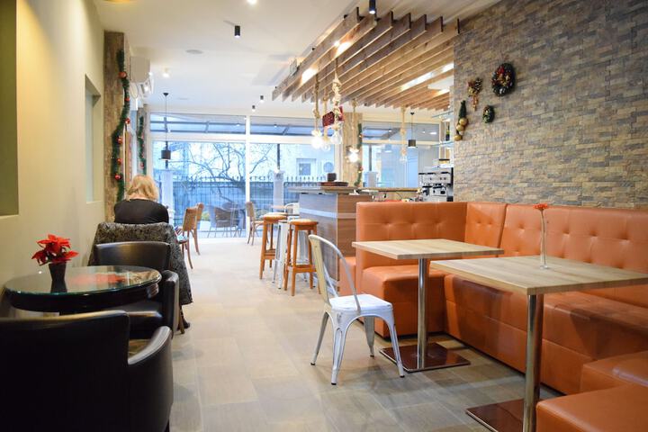 Lounge 59 of 64