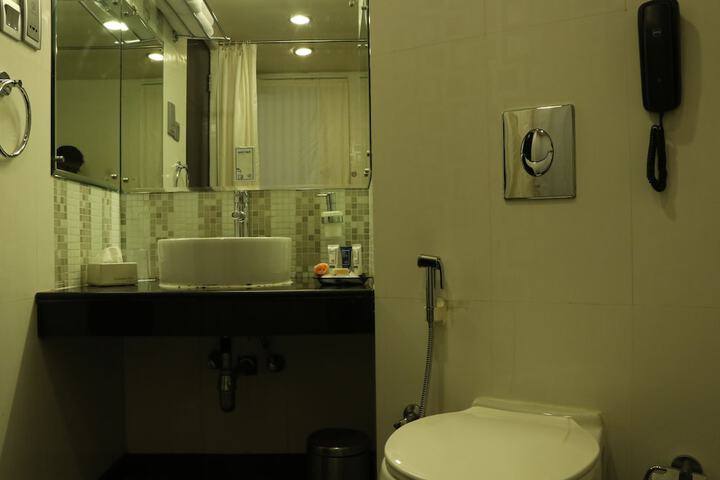 Room 14 of 32