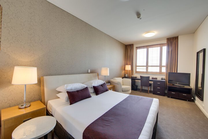 Room 10 of 38