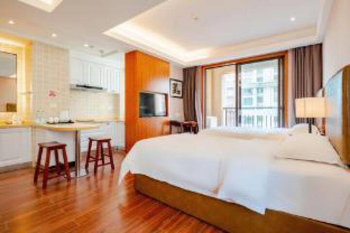 Room 9 of 10