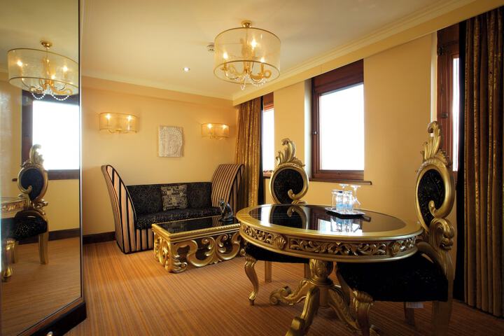 Room 43 of 95