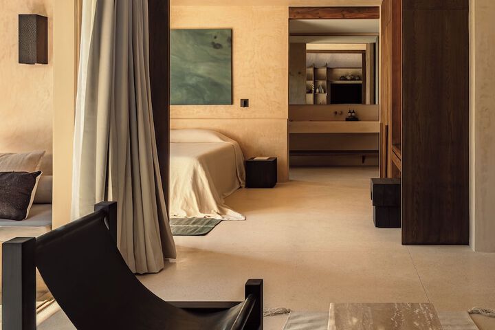 Room 4 of 42