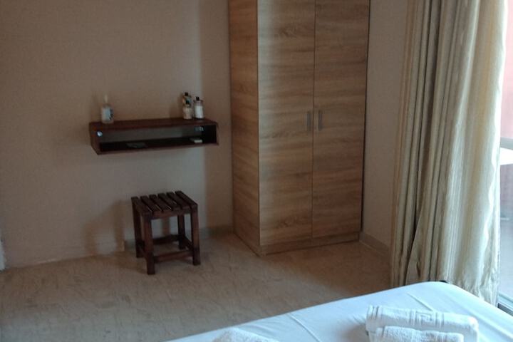 Room 2 of 105