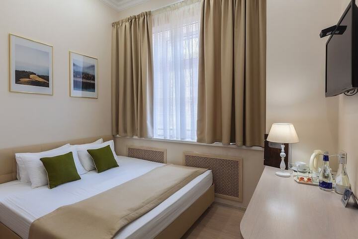 Room 1 of 6