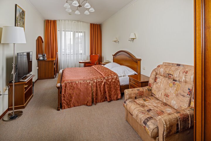 Room 9 of 19