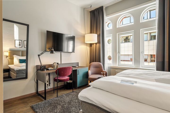 Room 10 of 83