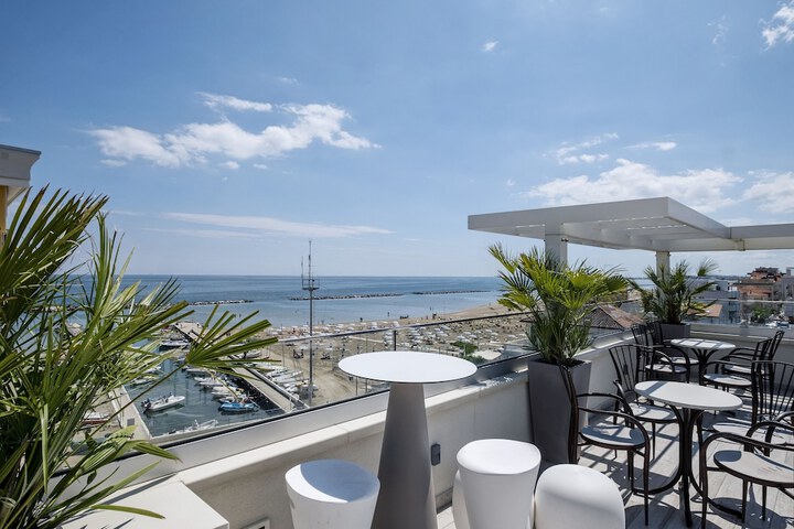 Sundeck 116 of 129