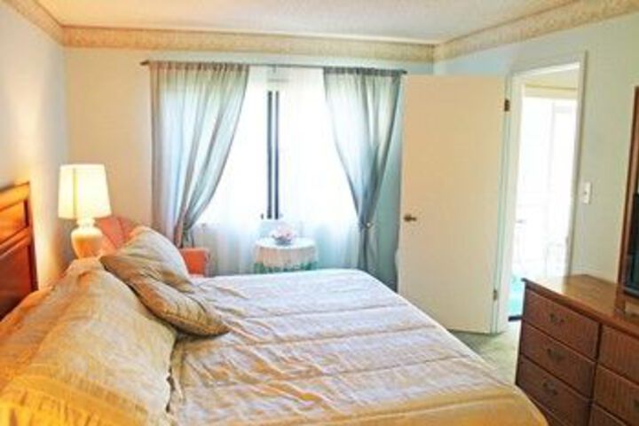Room 5 of 9