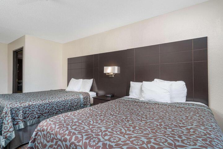 1 Queen Bed Mobility Accessible (8 of 19)