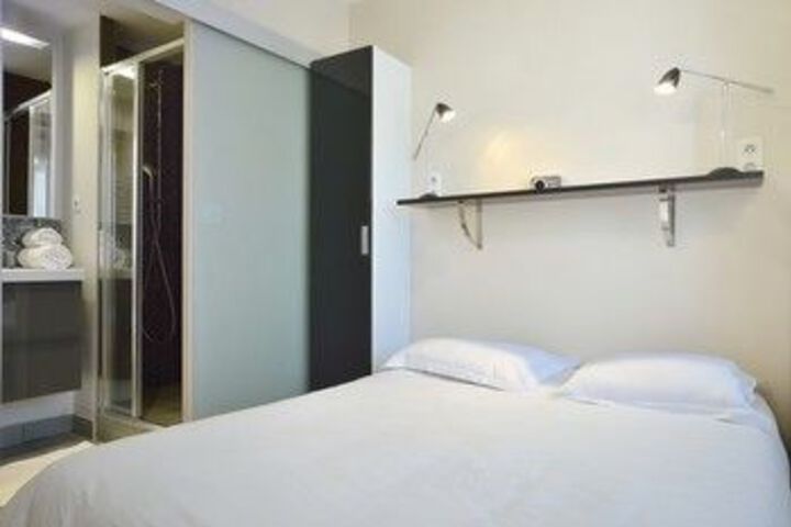 Room 8 of 15