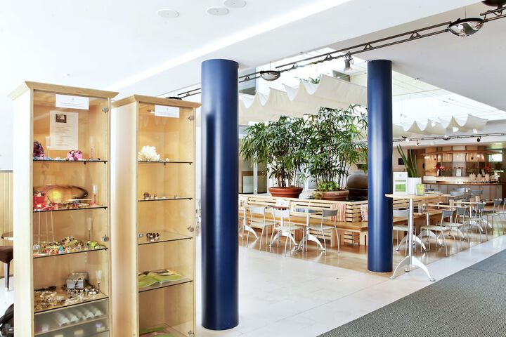 Guest Lobby
