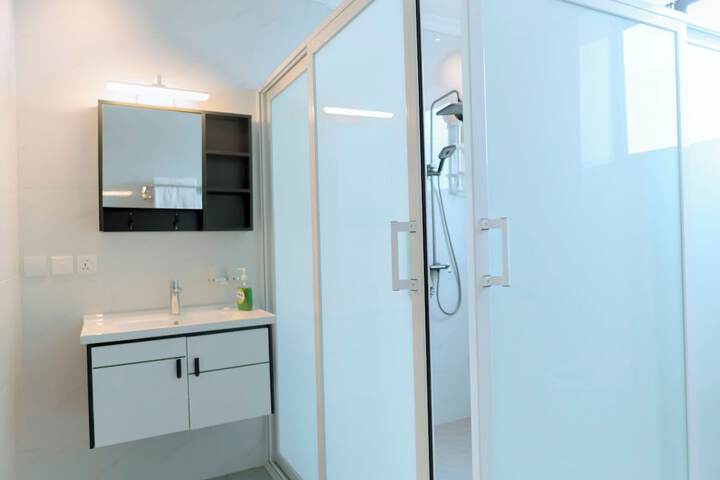 Room 6 of 17
