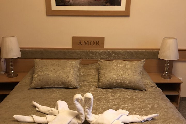 Room 2 of 32