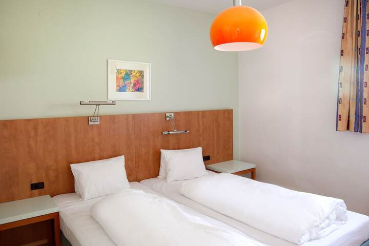 Room 9 of 68