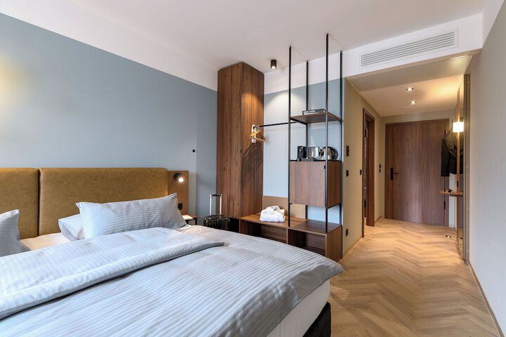 Room 15 of 33