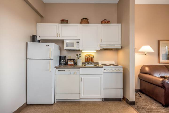 Superior Queen Murphy Bed (2 of 10)