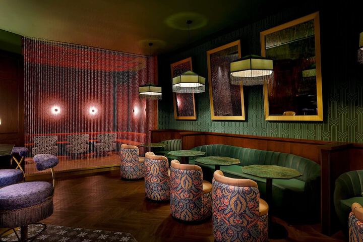 Lounge 105 of 130