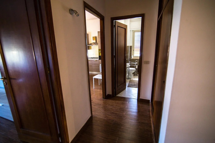 Room 4 of 20
