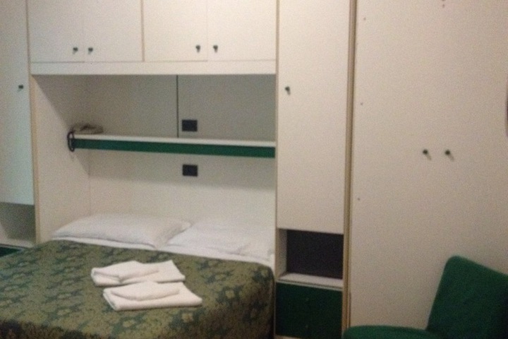 Room 4 of 42