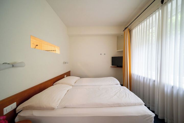 Room 37 of 120