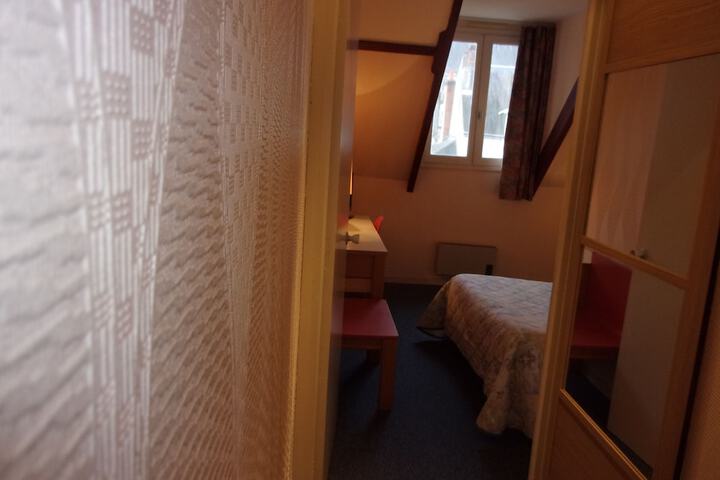 Room 25 of 50