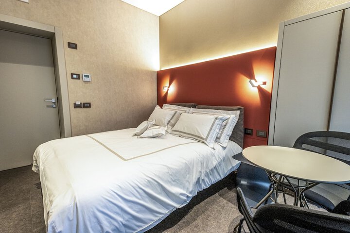 Room 3 of 41