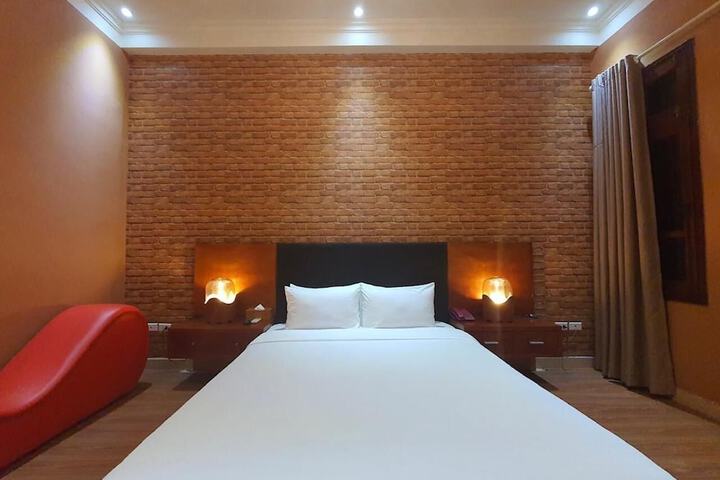 Room 21 of 33