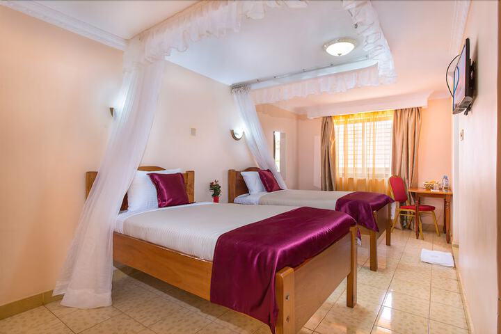 Room 4 of 28