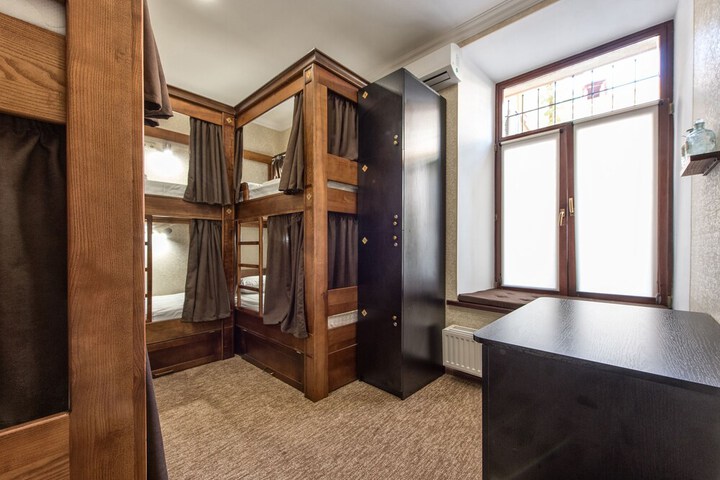 Room 28 of 68