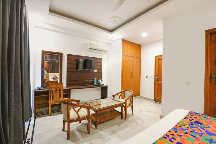 Room 18 of 28